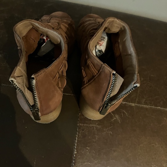 Ron White Sandals - Picture 10 of 10